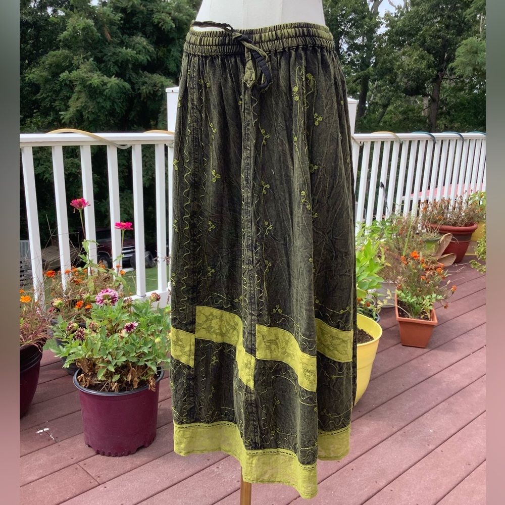 Elegant Green Embroidered Skirt
